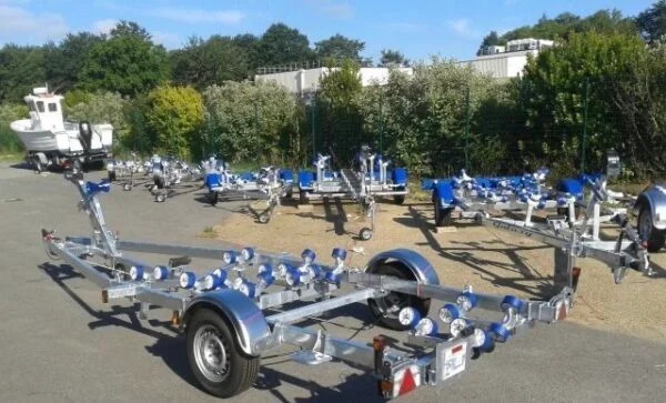 Porte Bateau Immergeable Sun Way Fast – D2413 – Ptac : 1350KG – Kit Rouleaux – 1 Essieu FreinÉ